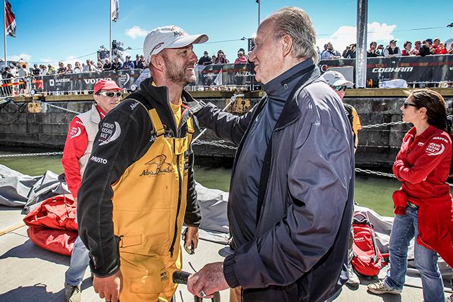 Old sailing friends Ian Walker and His Majesty King Juan Carlos meet on the Gothenburg dockside before the start of the In Port Race. Picture Maria Muiña MAPFRE © Ian Roman / Volvo Ocean Race